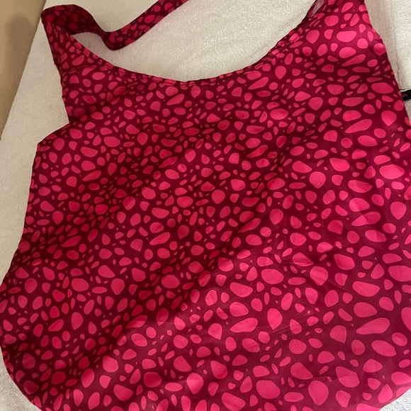 Avia Lightweight Shoulder Bag - Picture 6 of 8